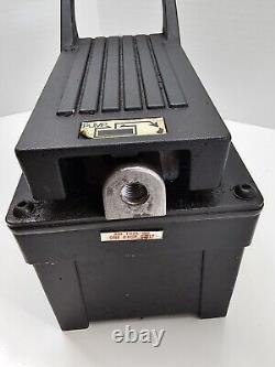 Air Hydraulic Foot Pump with 10,000 PSI Foot Pedal Untested UP-3