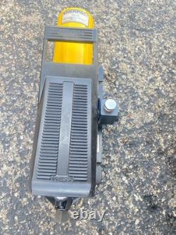 ENERPAC PA 133 Foot Operated Air Hydraulic Pump