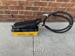 Enerpac Turbo 2 Hydraulic Foot Pump, Air Driven, 700 Bar/10,000 Psi