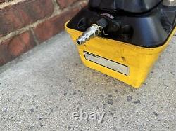 Enerpac Turbo 2 Hydraulic Foot Pump, Air Driven, 700 Bar/10,000 Psi