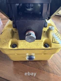Enerpac Turbo Hydraulic Pump Air Operated Pneumatic Hand Foot PAT1102N