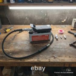 Heavy-Duty Foot Actuated Hydraulic Air Pump with 6.6 ft Oil Pipe Grey Finish