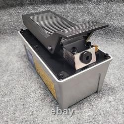 OTC 2510A Stinger 10,000 PSI Foot Operated Air/Hydraulic Pump NOB